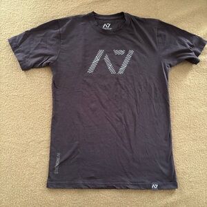 A7 Strongwear lifting bar gripper tee, men’s M, EUC